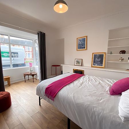 4-Bedroom Home - Perfect For Those Working In Bridgend - By Tailored Accommodation Exteriér fotografie