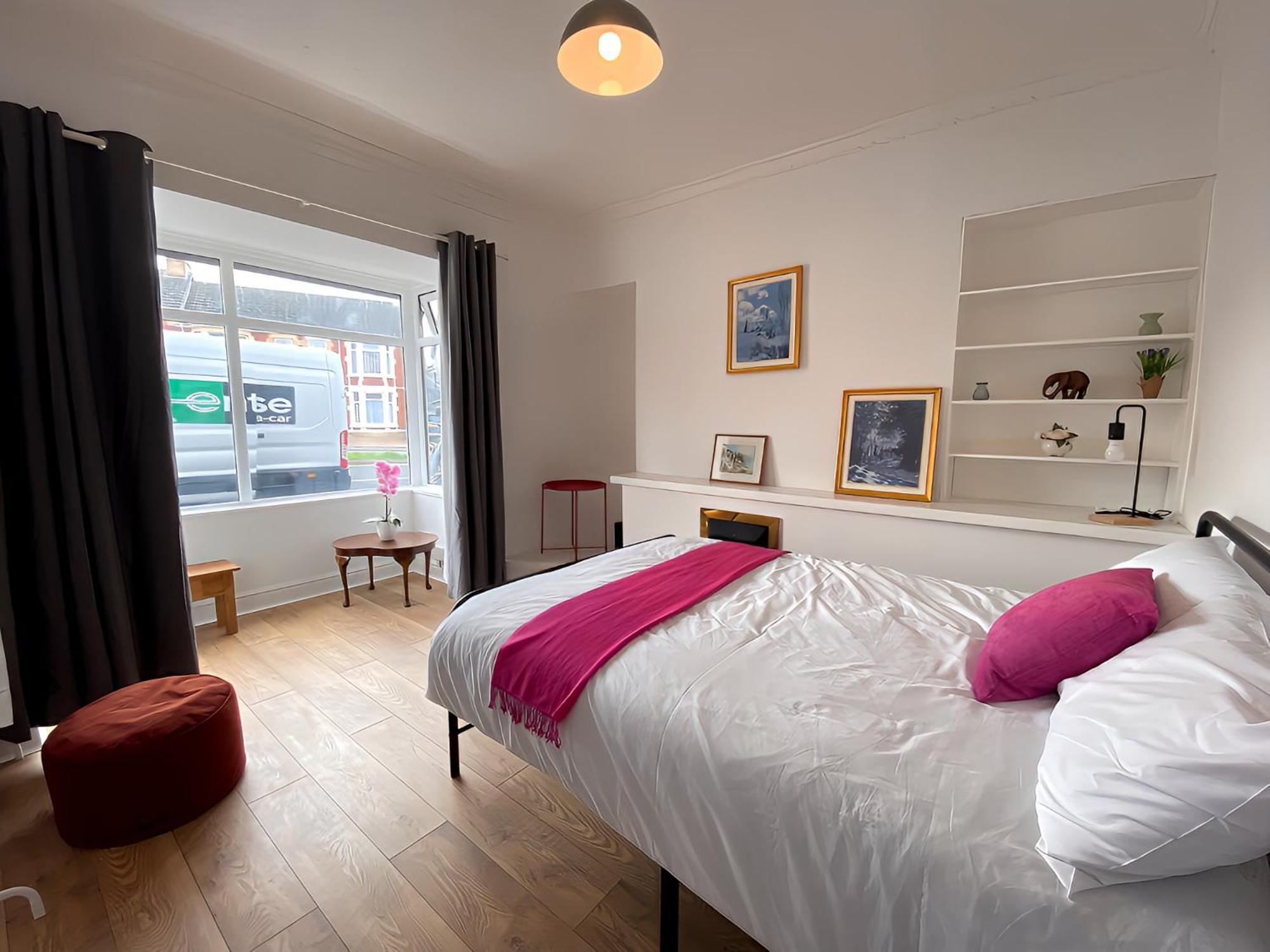 4-Bedroom Home - Perfect For Those Working In Bridgend - By Tailored Accommodation Exteriér fotografie