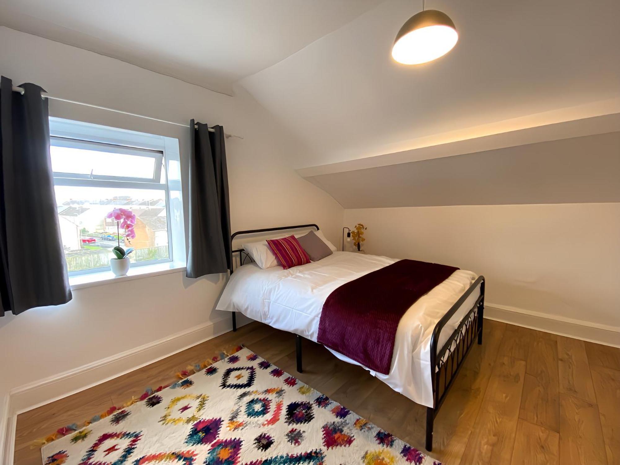 4-Bedroom Home - Perfect For Those Working In Bridgend - By Tailored Accommodation Exteriér fotografie